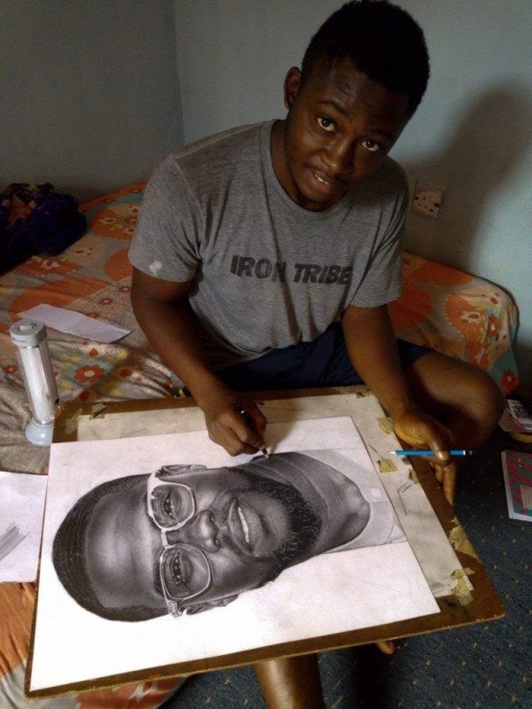 Eli Waduba working on a pencil drawing of Kevin Hart
