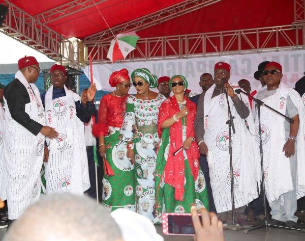 Pix 2. PDP Presidential Candidate, Atiku Abubaka (2nd right); his wife, Jennifer Atiku (3rd right); PDP Vice Presidential Candidate, Peter Obi (left); Mrs. Margeret Obi (middle); PDP National Chairman, Prince Uche Secondus (right); Delta State Governor, Senator Ifeaniy Okowa (2nd left) and his wife, Dame Edith Okowa, during PDP National Presidential Campaign in Asaba, Delta State. PIX JIBUNOR SAMUEL.