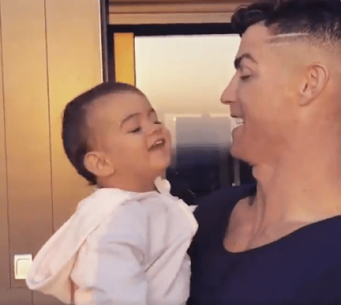 Cristiano Ronaldo Having A Father To Daughter Moment As He kisses Alana