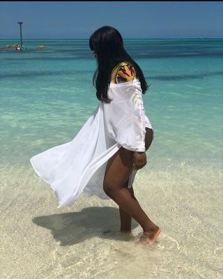 Davido's Girlfriend, Chioma Flaunts Her Sexy Body On Swimsuit