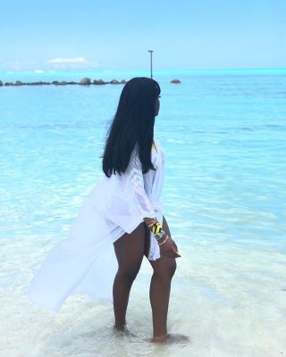 Davido's Girlfriend, Chioma Flaunts Her Sexy Body On Swimsuit