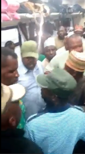 Train Passengers Protest At Kubwa Station, Abuja As Ticket Were Sold To Only VIPs