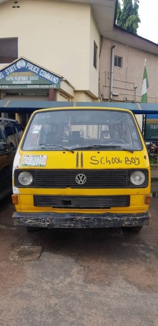 Danfo Driver Driving Against Traffic Resist Arrest As He Stripped Naked And Escaped 