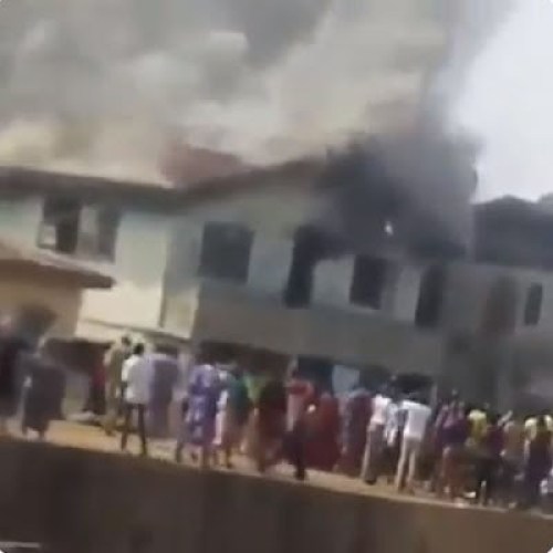 House Burning At Oke Ado, Ibadan, Allegedly Caused By A Little Child Cooking Noodles