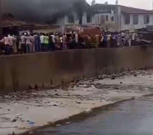 House Burning At Oke Ado, Ibadan, Allegedly Caused By A Little Child Cooking Noodles