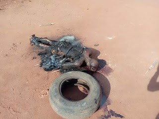 Graphic Photos: Mob sets ablaze suspected robber who allegedly raped a woman at gunpoint and stole N8000