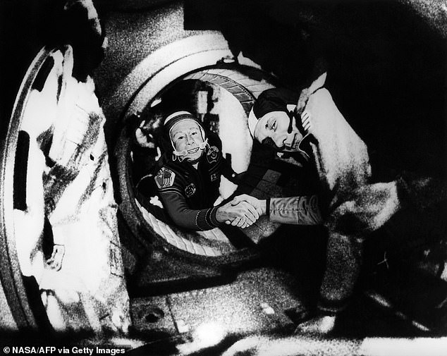 Alexei Leonov dies