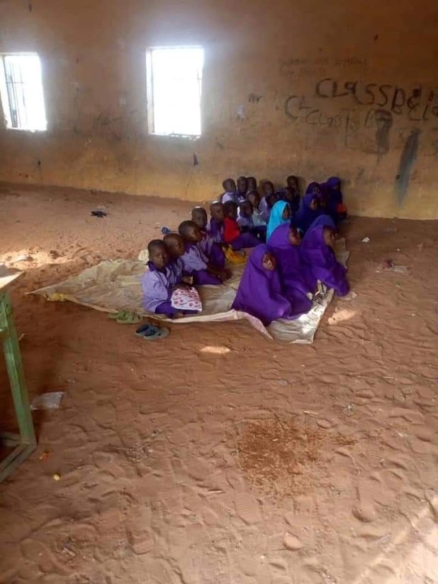 Pathetic state of a primary school in Kebbi where pupils sit on bare floor (photos)