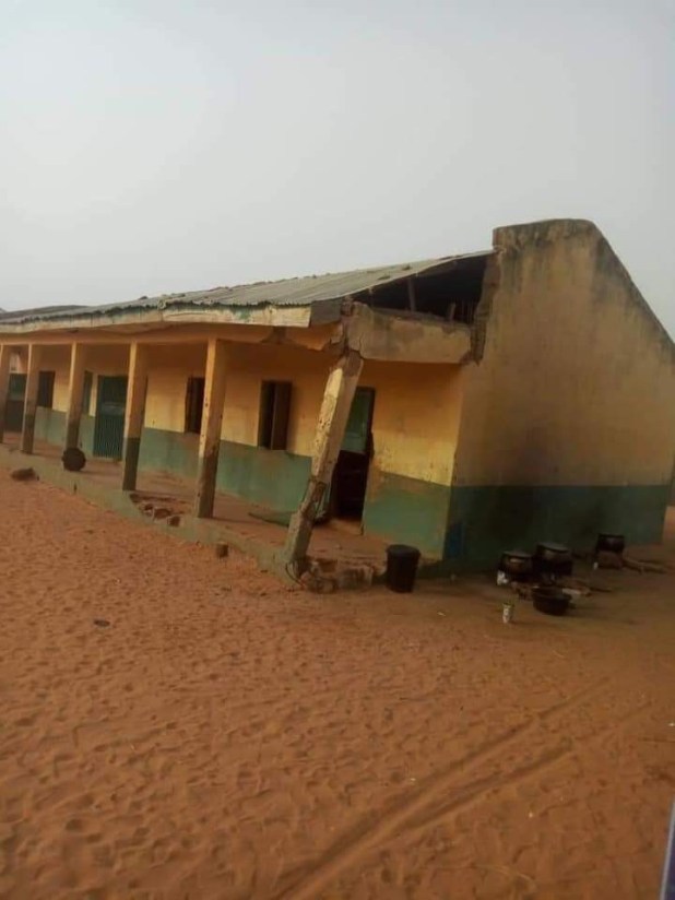 Pathetic state of a primary school in Kebbi where pupils sit on bare floor (photos)