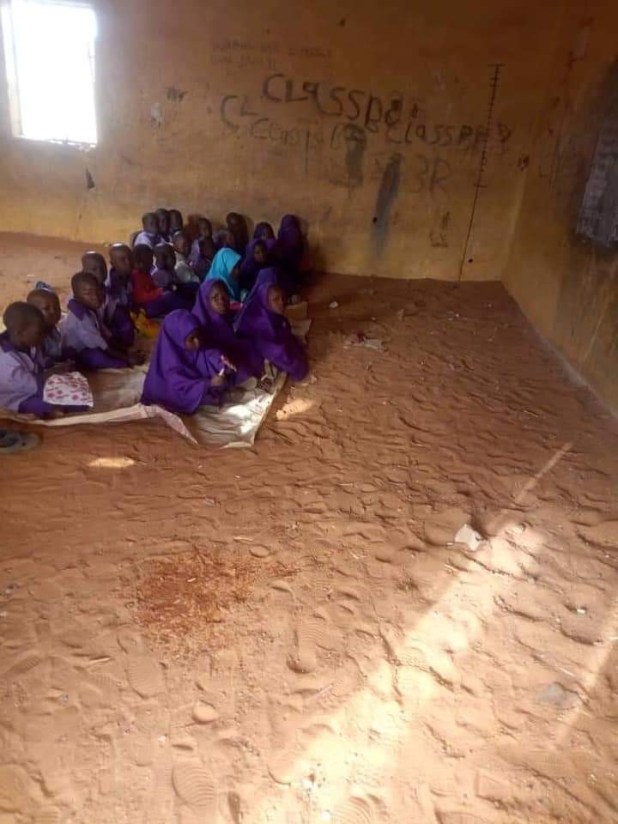 Pathetic state of a primary school in Kebbi where pupils sit on bare floor (photos)