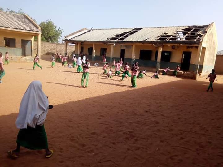 Photos of another dilapidated primary school in Kebbi where pupils sit on bare floor