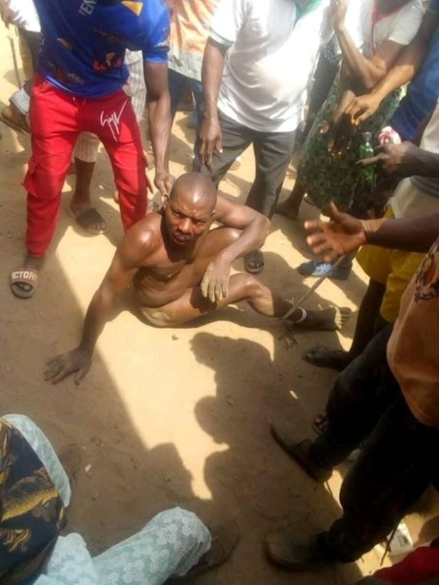 Two suspected kidnappers nabbed in Ondo, stripped naked, after being accused of attempting to snatch a 2-year-old baby from her mother?s back