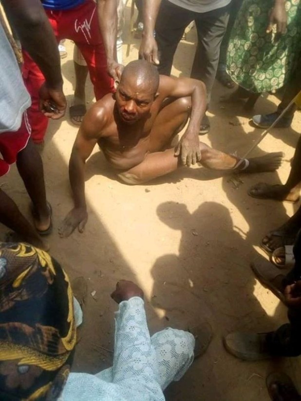 Two suspected kidnappers nabbed in Ondo, stripped naked, after being accused of attempting to snatch a 2-year-old baby from her mother?s back