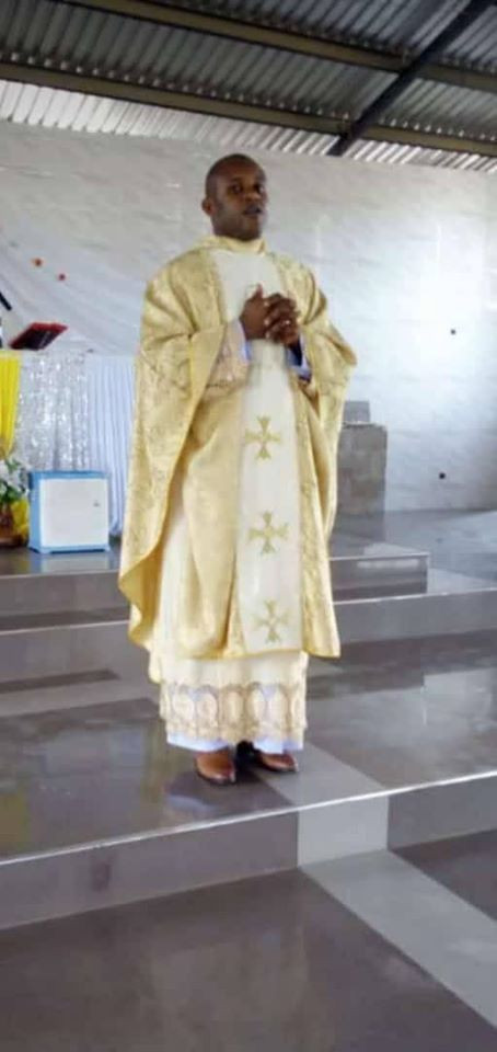 Catholic Priest found dead in his car in Anambra lindaikejisblog 3