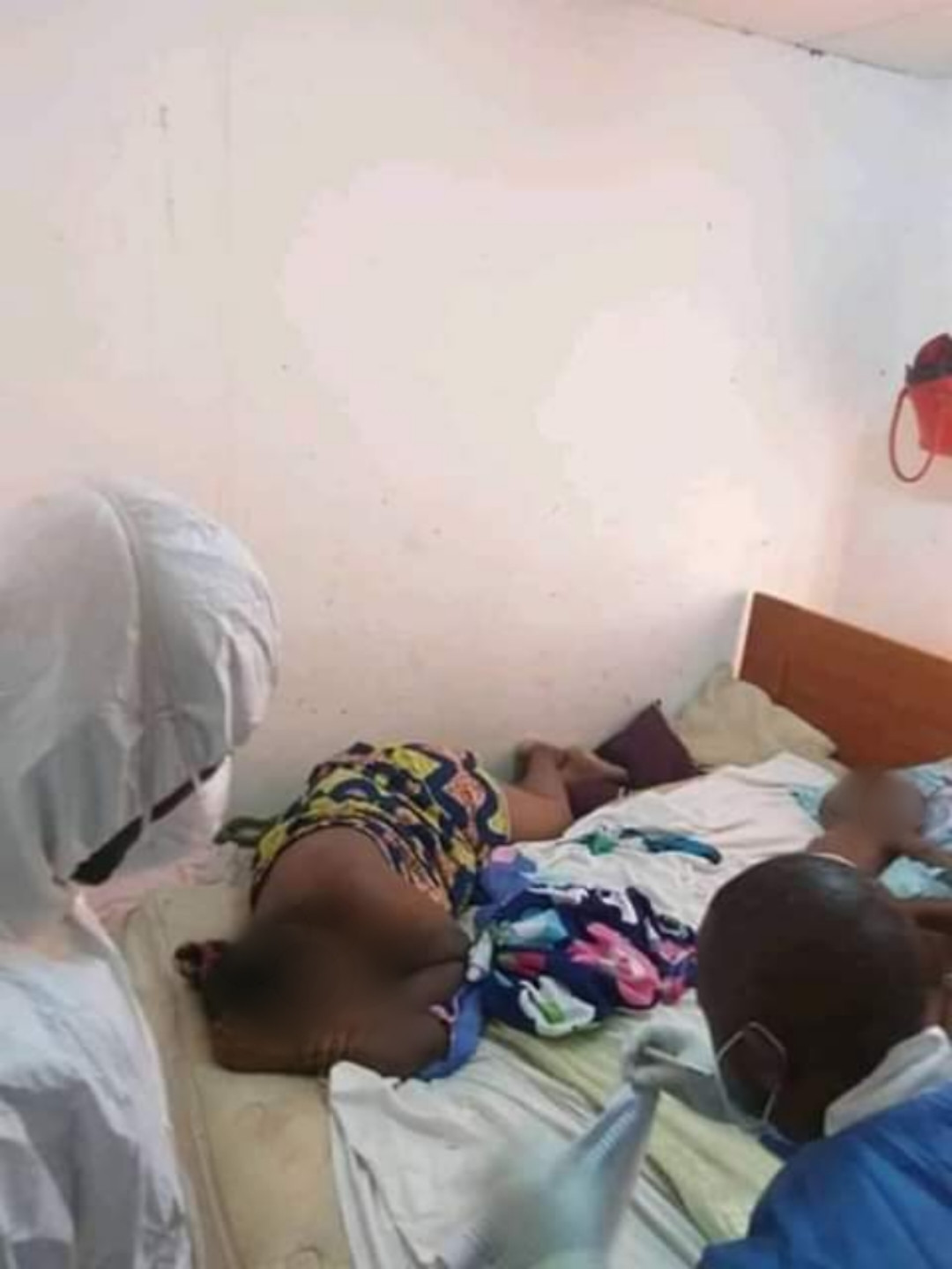  Nigerian family of four die in their sleep (graphic photos)