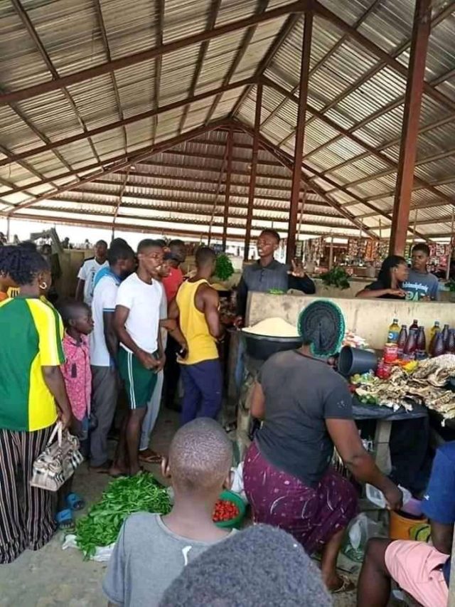 Bayelsa youths storm market to ensure prices of food items are not hiked