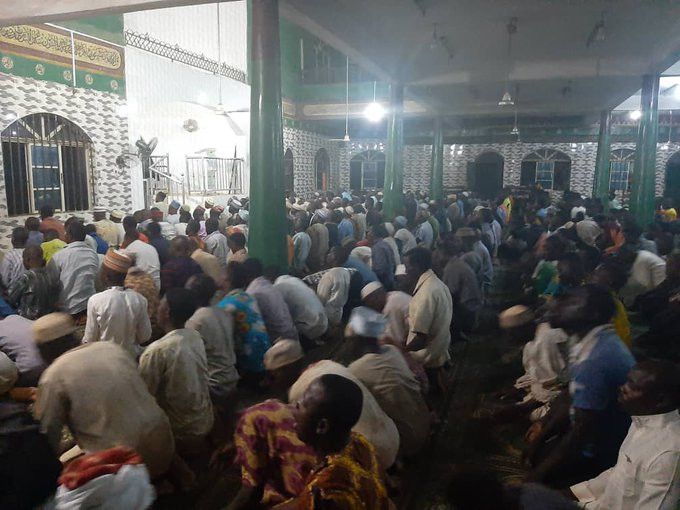 300 angry Muslims observing their prayers at Agege Central Mosque attack Lagos state govt Coronavirus taskforce (photos)