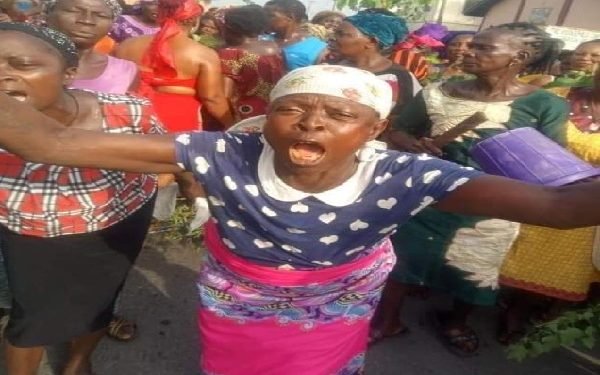 Women and youths protest lockdown order in Delta