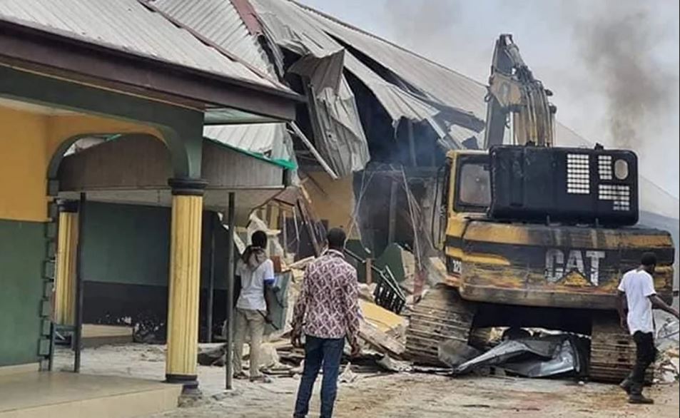 Rivers hotel demolished