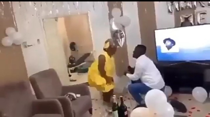 Man surprises his fiancee by proposing at home