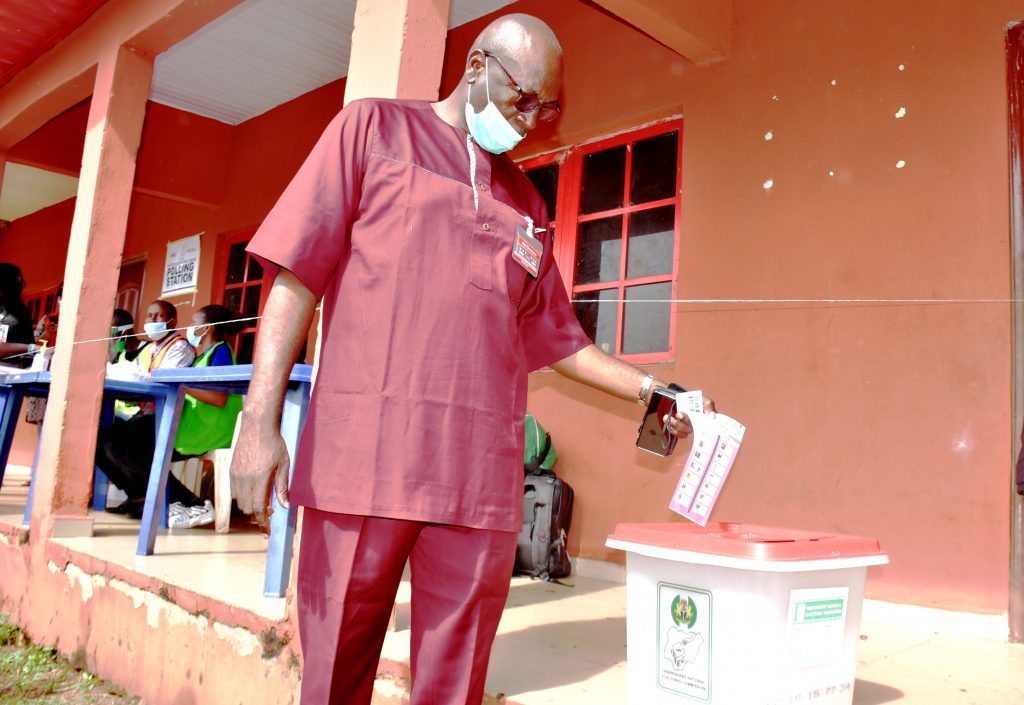 Edo Election: Oshiomole, Ize-Iyamu Cast Their Votes, Expresses Confidence That APC Will Win 1