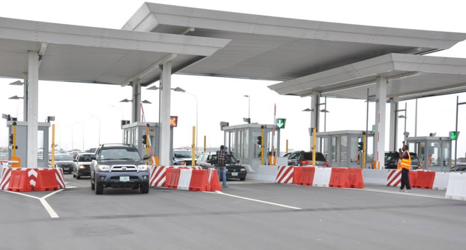 Lekki-Ikoyi Toll Gate On Fire As #EndSARS crises in Lagos worsens despite curfew 1