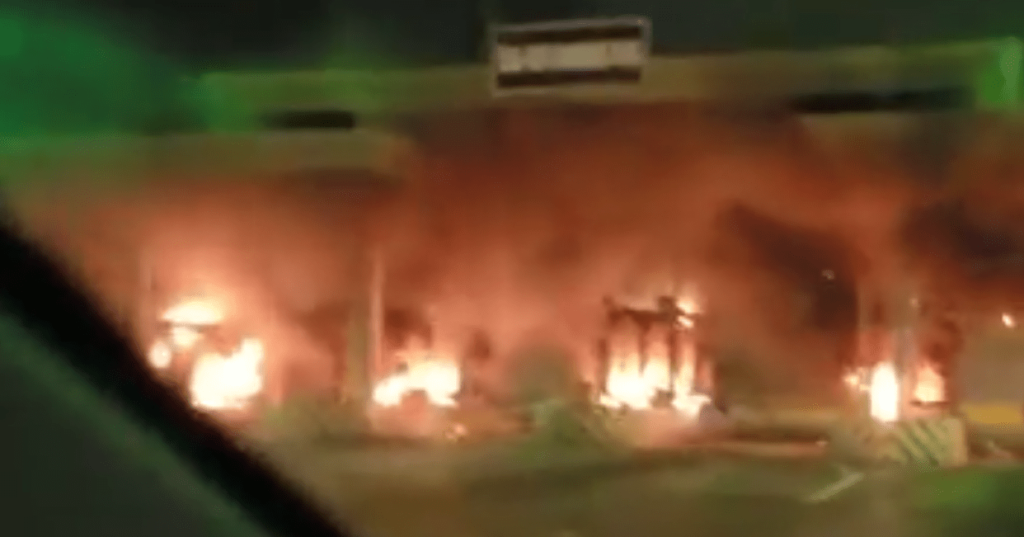 Lekki-Ikoyi Toll Gate On Fire As #EndSARS crises in Lagos worsens despite curfew 2