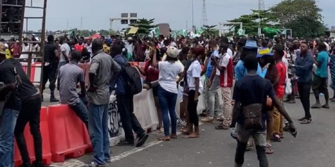 Protesters at the Lekki toll gate