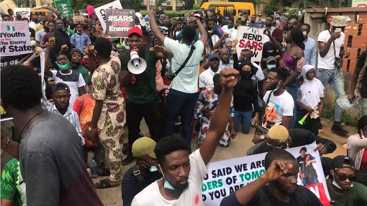 Police Threatens To Shoot And Seize Phones Of #EndSARS Protesters In Calabar [Video] 1