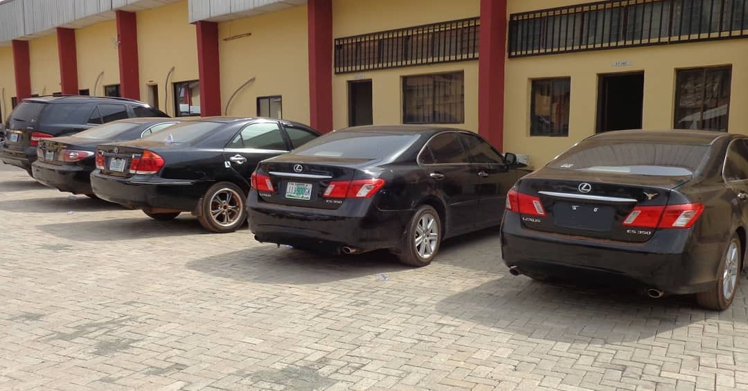 EFCC Arrest 30 Suspected Internet Fraudsters In Enugu, Recover Exotic Cars [Photos] 2