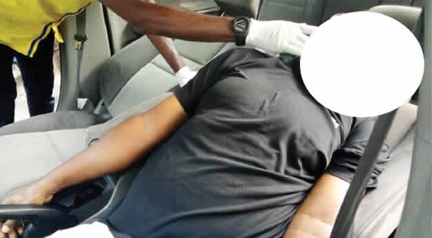 Shock As Driver Slumps And Dies While Driving Along CMD Road In Lagos (Photo)