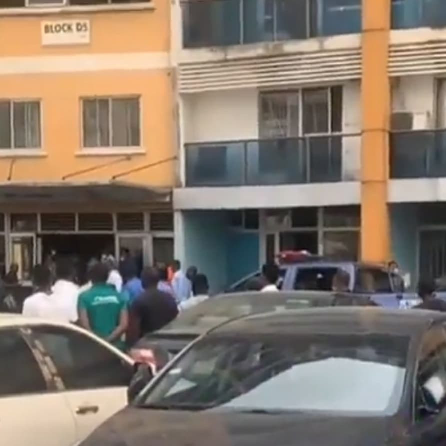 Man Jumps To His Death As EFCC Storms His Lagos Apartment To Effect Some Arrests [Video] 3