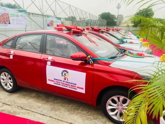 Governor Sanwo-Olu Presents Cars To 13 Outstanding Teachers In Lagos [Photos] 3