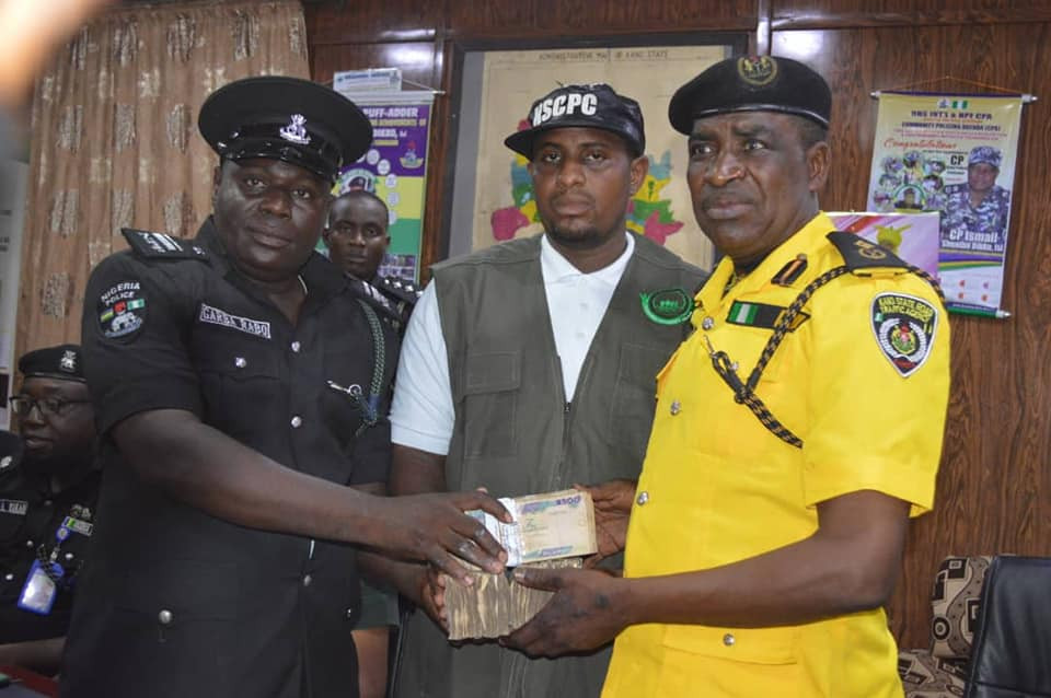 Police Officers Gets N1m Reward After Rejecting Bribe From Fake Drug Dealers In Kano 1