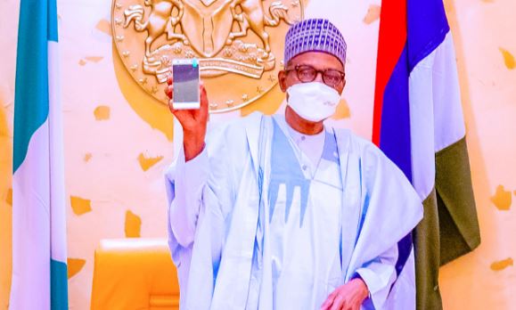 President Buhari Unveils First Ever Made-In-Nigeria Android Phone 'ITF Mobile' [Photos] 4