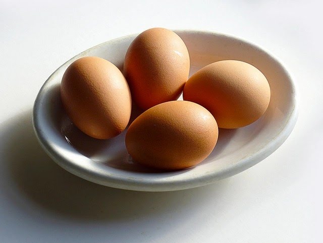 Bad news for those who swallow raw eggs to get fit (Photo: Liz West/Flickr)