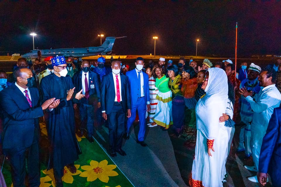 Ethiopian Prime Minister 'Becomes' Buhari’s Personal Driver In Addis Ababa [Photos]