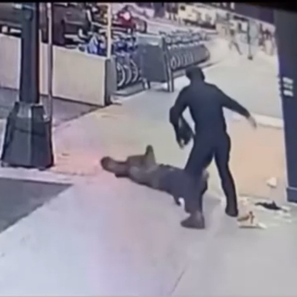 Homeless Man Caught On Camera Beating Up And Robbing Good Samaritan Of Nearly $1,500⁠ (Video)