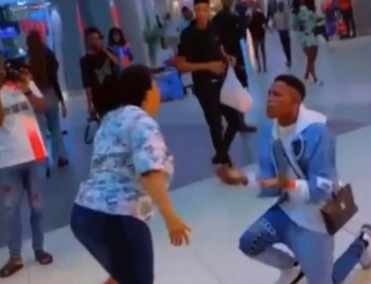 Man Embarrassed After His Girlfriend Rejected His Marriage Proposal At a Mall In Warri (Video)