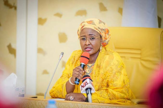 "Come For Dinner Without Your Phones" - Aisha Buhari Invites Presidential Aspirants