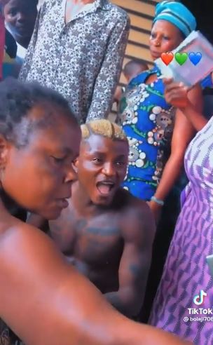 Woman Fans Singer, Portable While He Eats In A Buka (Video)