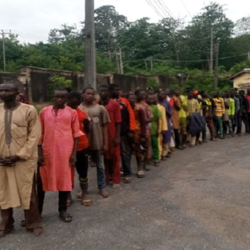 Amotekun intercepts 140 travellers in Ibadan, escorts them to Ogun border