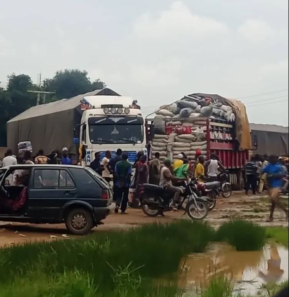 How Truck Drivers Protesting Flogging Of Colleague By Soldiers Left Abuja Road Users Stranded For 16 Hours