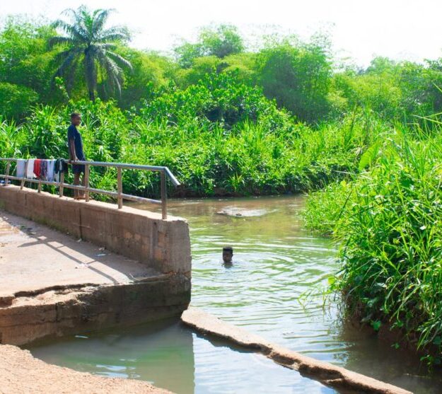 Navy, Uzodimma meet, discuss Buhari’s approval for drainage of Orashi River