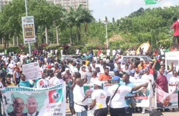 PHOTOS: Thousands Turnout In Abuja For Peter Obi