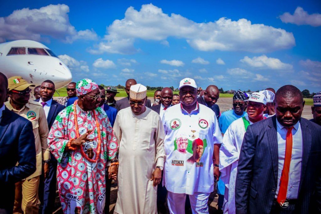 PHOTOS: Atiku Arrives Edo Ahead Of PDP Campaign, Visits Oba Of Benin 1