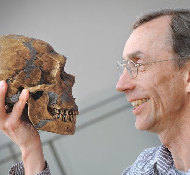 Scientist Who Extracted DNA From 40,000-year-old Bones Wins Nobel Prize