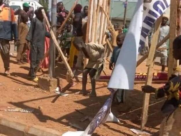 2023: El-Rufai, APC Candidate Chased Out Of Campaign Ground By Angry Mob (PHOTOS)