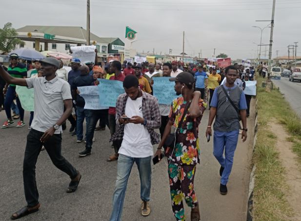 Tribunal: Protesters Barricade Osun Roads, CP Convoy Blocked