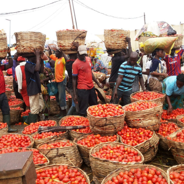 Naira Scarcity: Lagos Traders, Buyers Adopt Cashless Transactions